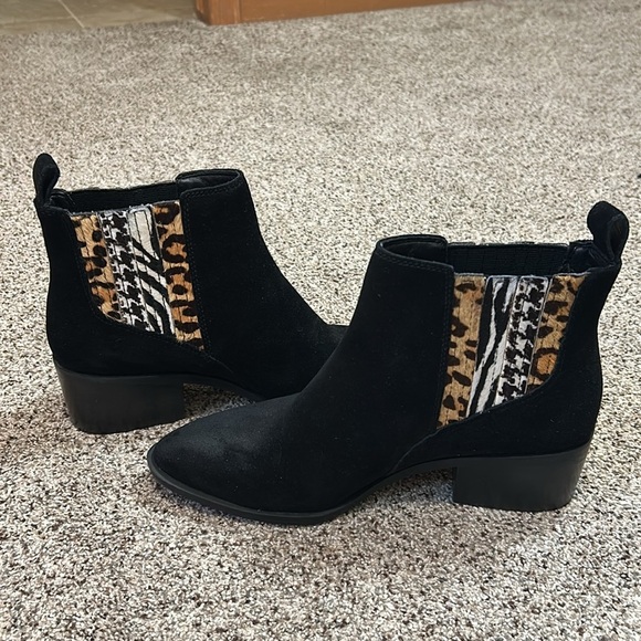 CROWN VINTAGE Tolana black suede animal print ankle booties size 8.5 - Picture 5 of 16